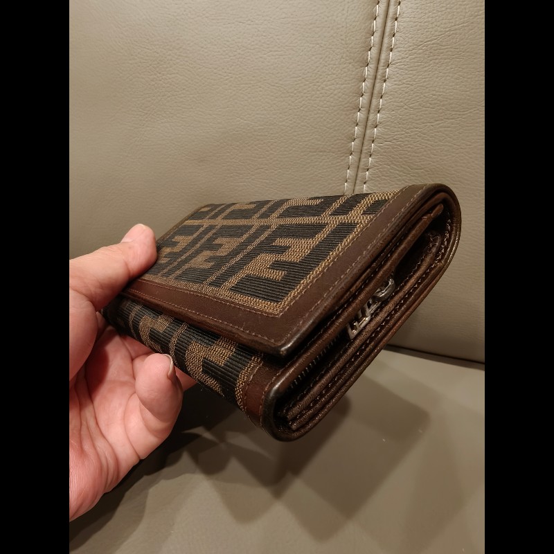 年終大出清，FENDI中夾狀況正常-1