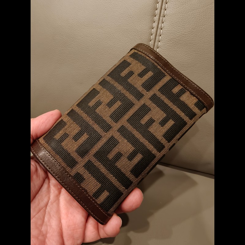 年終大出清，FENDI中夾狀況正常-2