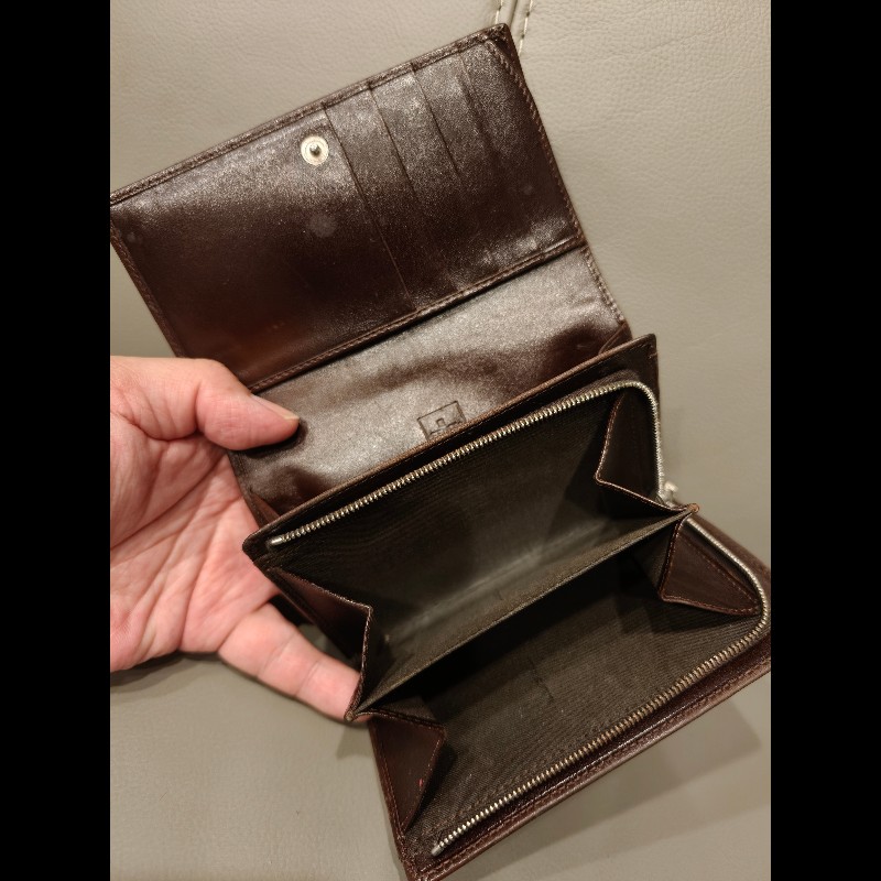 年終大出清，FENDI中夾狀況正常-8