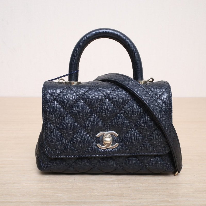 CHANEL CocoHandleMini19黑色荔枝牛皮晶片開淺金扣蜥蜴壓紋手柄肩背包-1