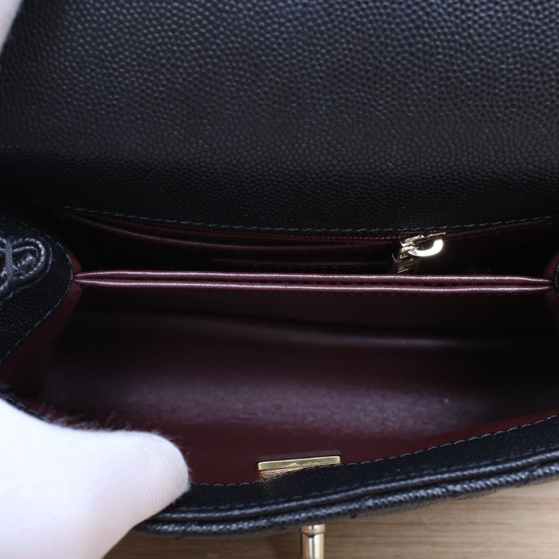 CHANEL CocoHandleMini19黑色荔枝牛皮晶片開淺金扣蜥蜴壓紋手柄肩背包-4