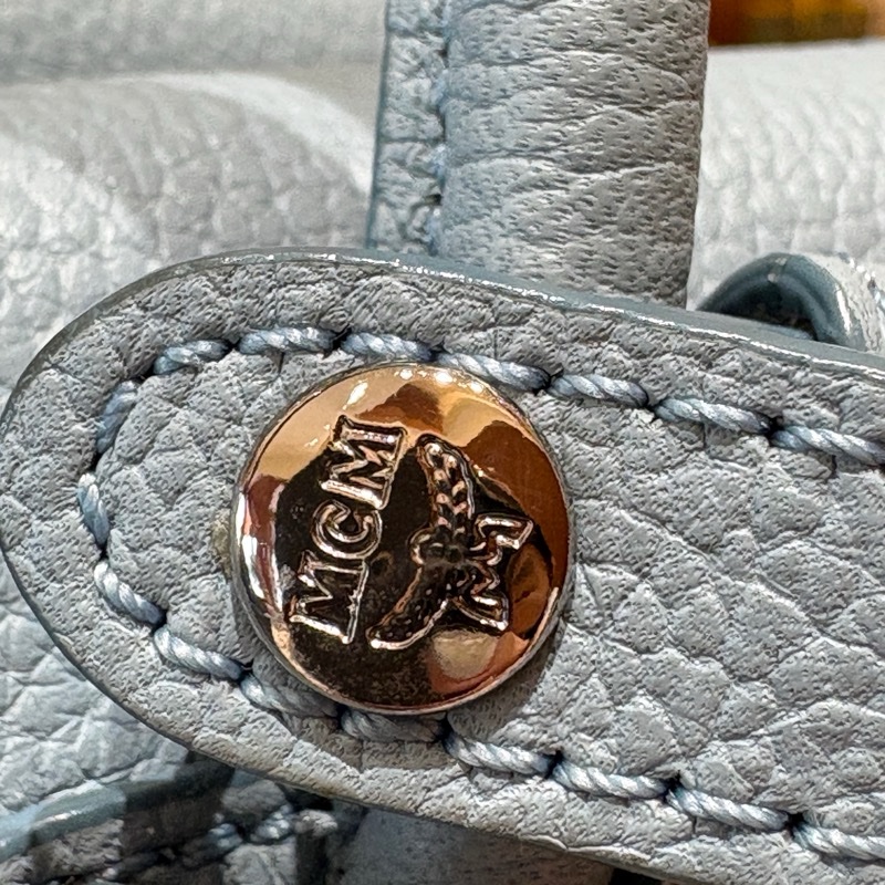 【高質感百搭小包】MCM 天藍色手提斜背包｜溫柔色調百搭氣質｜實用收納輕盈出行｜日韓系穿搭首選-3