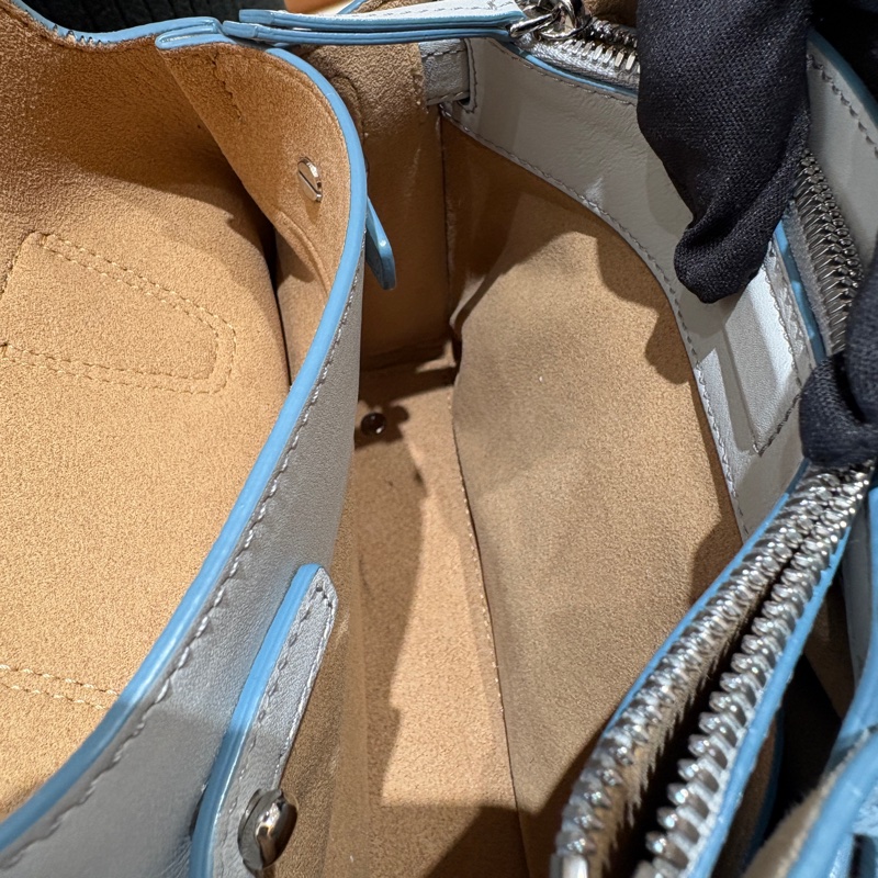 【高質感百搭小包】MCM 天藍色手提斜背包｜溫柔色調百搭氣質｜實用收納輕盈出行｜日韓系穿搭首選-8