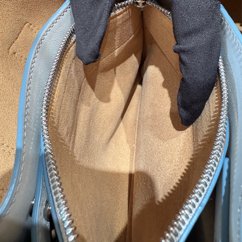 【高質感百搭小包】MCM 天藍色手提斜背包｜溫柔色調百搭氣質｜實用收納輕盈出行｜日韓系穿搭首選-9