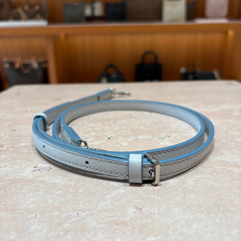 【高質感百搭小包】MCM 天藍色手提斜背包｜溫柔色調百搭氣質｜實用收納輕盈出行｜日韓系穿搭首選-13