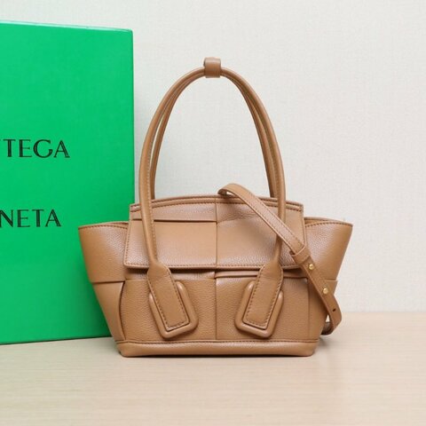 BOTTEGA VENETA Arcomini19金棕色牛皮肩背包