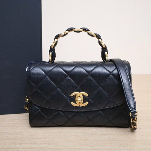 CHANEL 21S口蓋包20黑色羊皮31開金扣金屬皮穿手柄肩背包