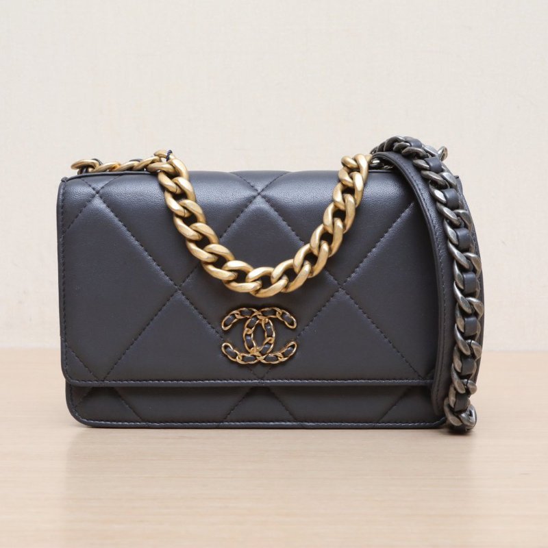 CHANEL 19BAG吸扣WOC19灰色羊皮晶片開金銀扣肩背包-1