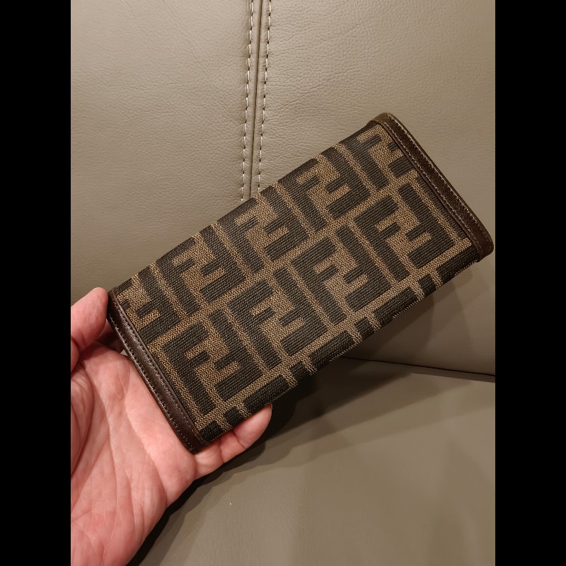 不議價日本帶回,年終特價出清fendi長夾-5