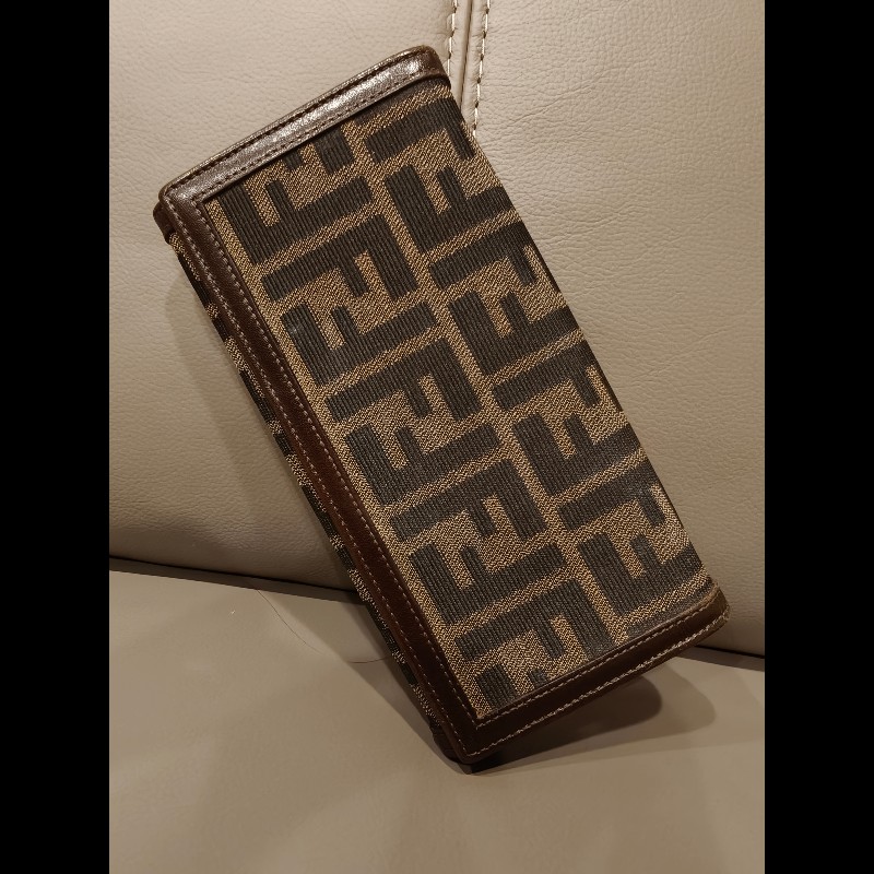 不議價日本帶回,年終特價出清fendi長夾-6