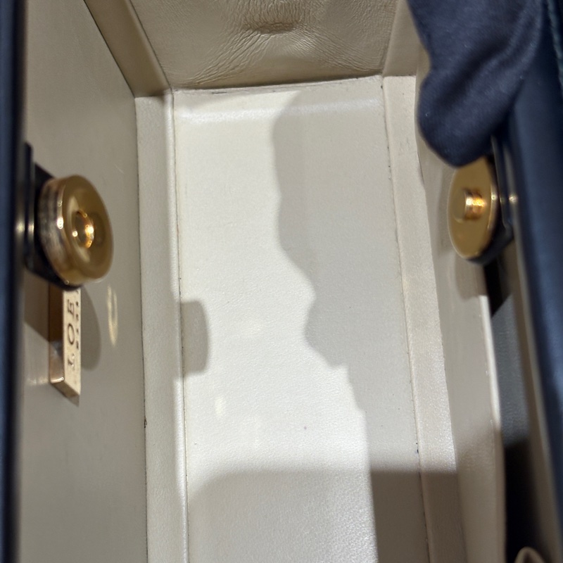 【極簡奢華|經典再現】LOEWE 博物館小方包 黑色皮革手提包|幹練俐落造型|都會時尚首選-6