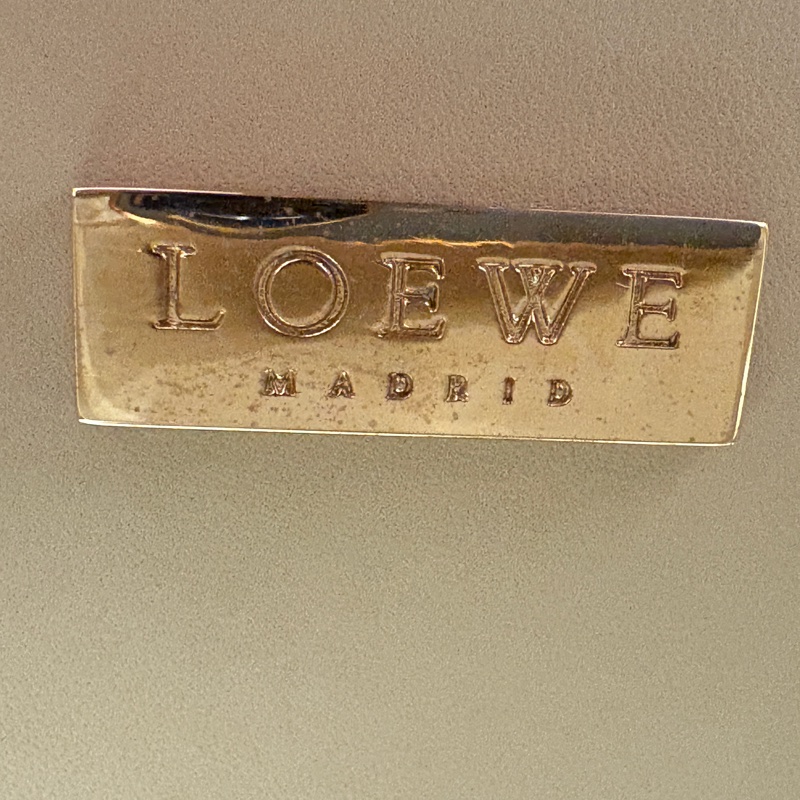 【極簡奢華|經典再現】LOEWE 博物館小方包 黑色皮革手提包|幹練俐落造型|都會時尚首選-7