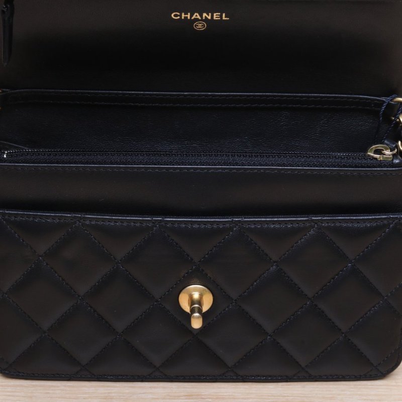 CHANEL CFWOC19黑色羊皮晶片開金扣金球調節扣肩帶肩背包-2