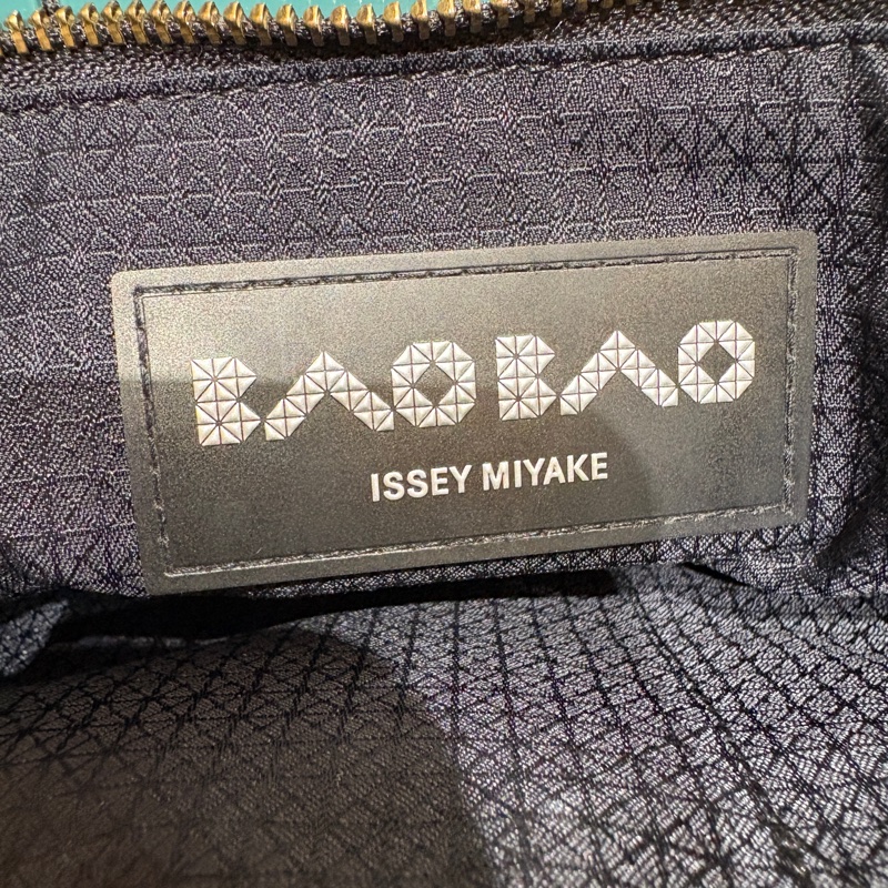 【限量設計、輕盈造型】ISSEY MIYAKE BAOBAO 幾何鏈袋斜背包｜立體菱格拼接｜潮流日系穿搭包款-14