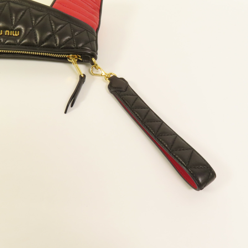 Miu Miu 羊皮皮革Pouch金扣手拿包-5