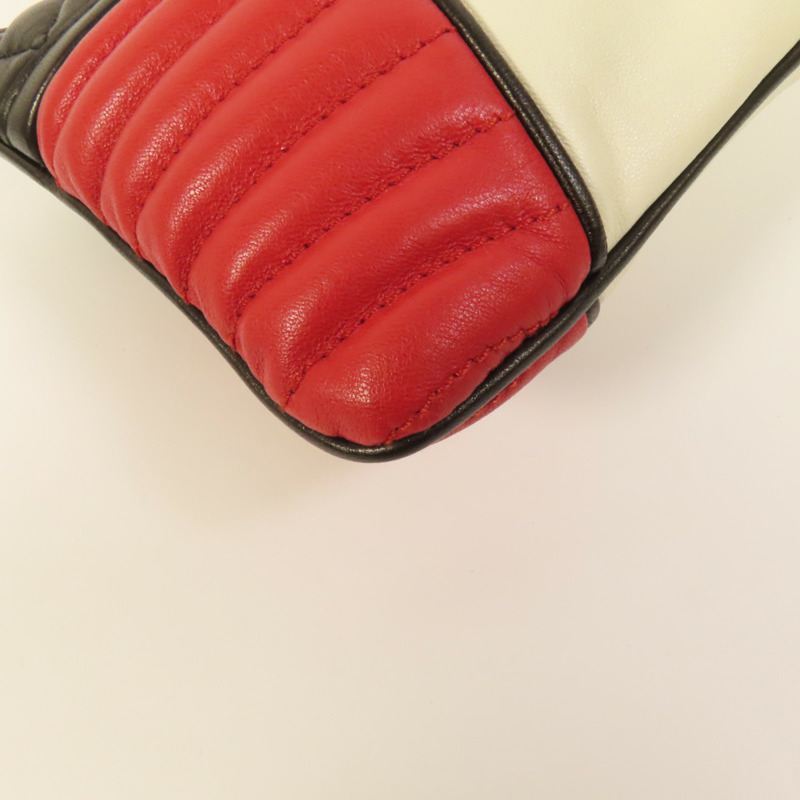 Miu Miu 羊皮皮革Pouch金扣手拿包-10