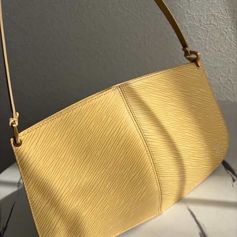 lv米黃色EPI小肩背包🐥晚宴包、交換禮物