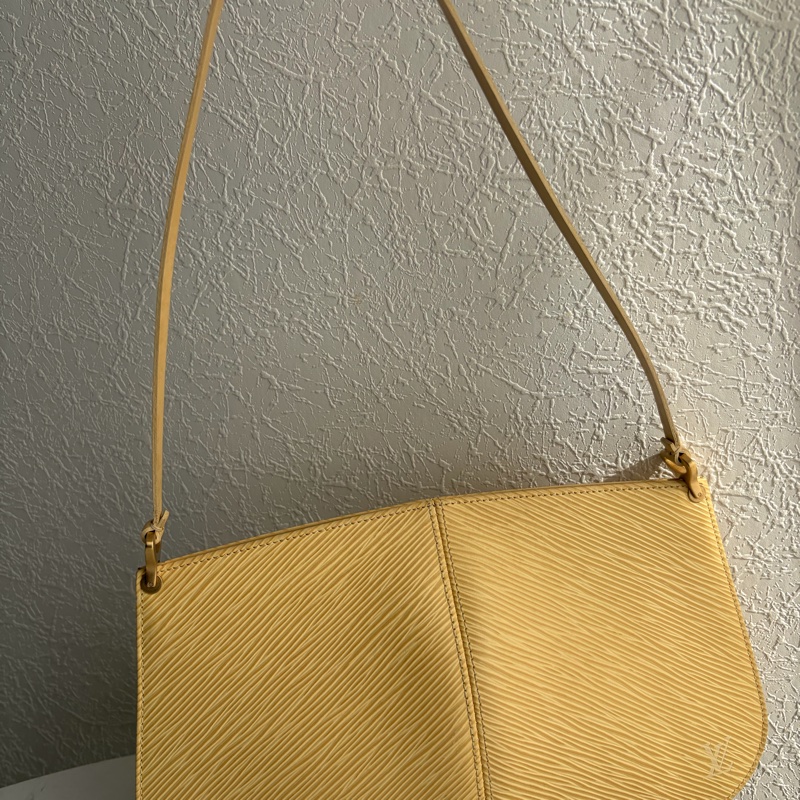 lv米黃色EPI小肩背包🐥晚宴包、交換禮物-1