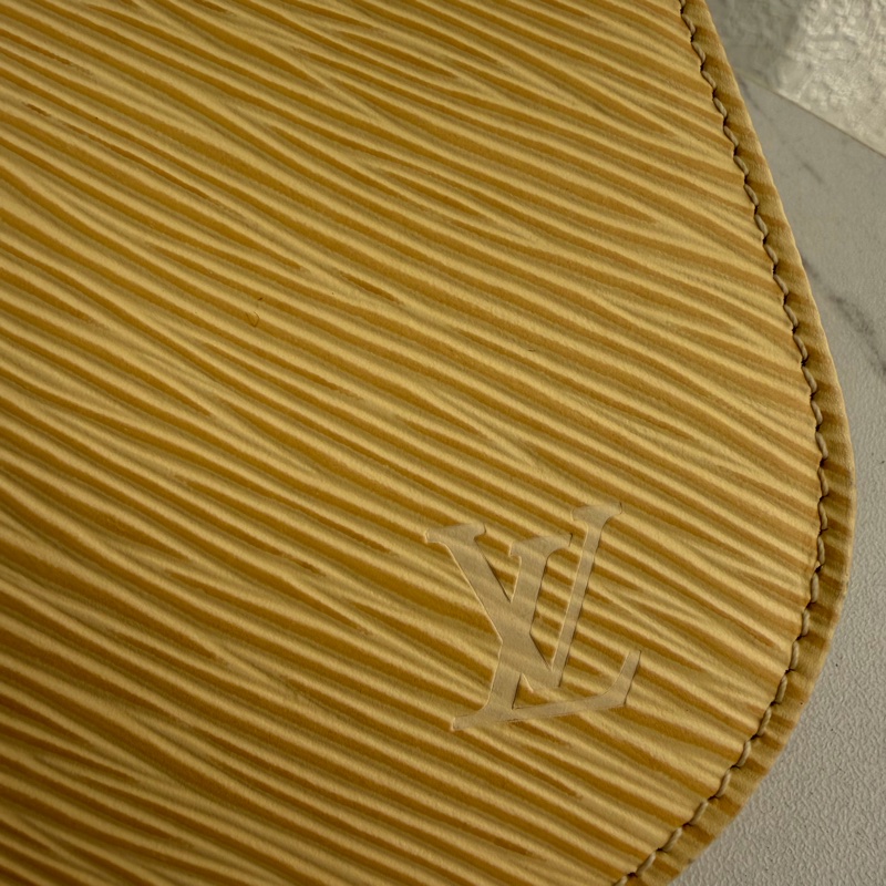 lv米黃色EPI小肩背包🐥晚宴包、交換禮物-5