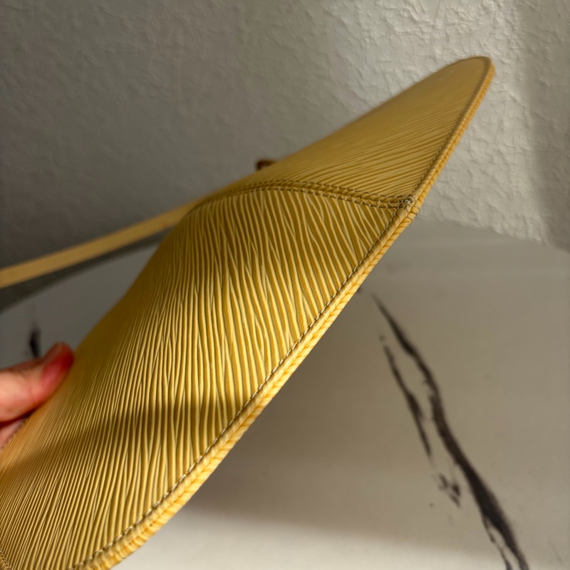 lv米黃色EPI小肩背包🐥晚宴包、交換禮物-7
