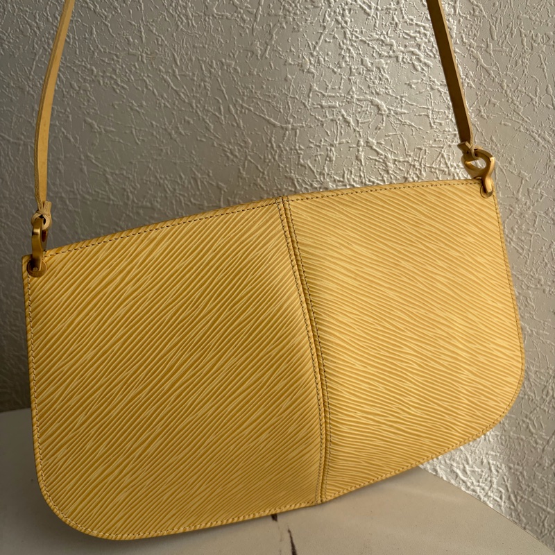 lv米黃色EPI小肩背包🐥晚宴包、交換禮物-9