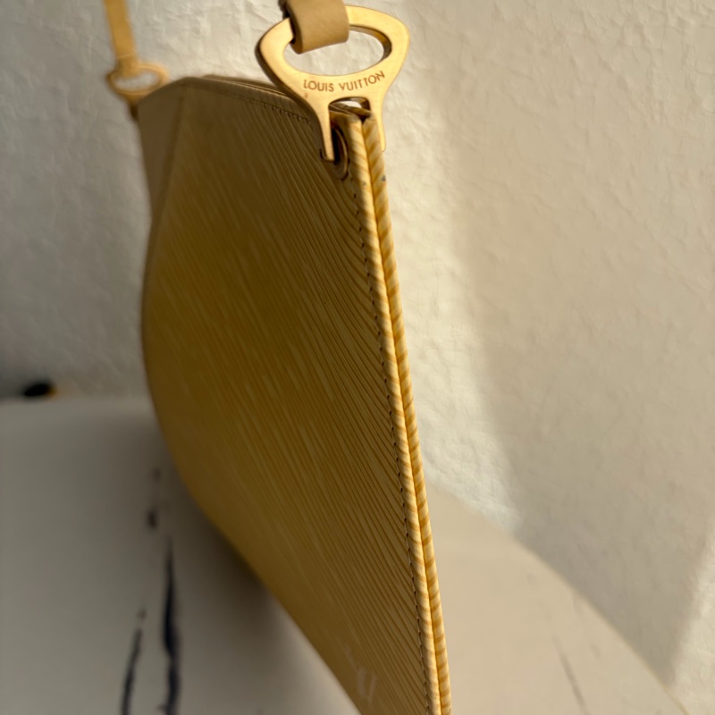 lv米黃色EPI小肩背包🐥晚宴包、交換禮物-17