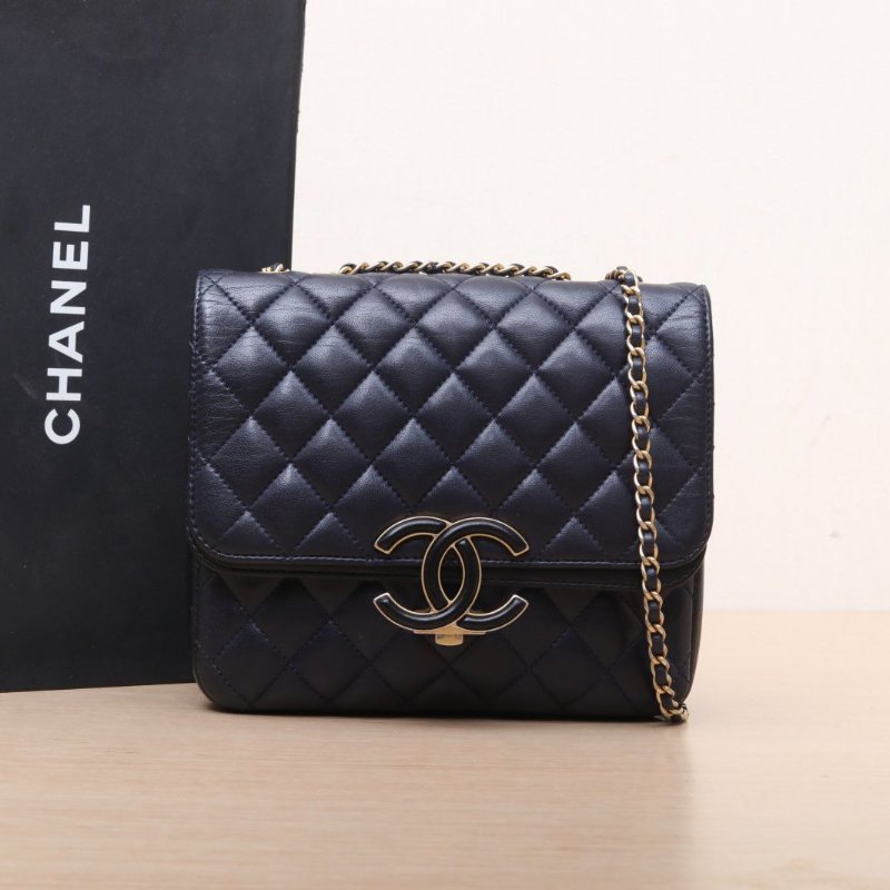 CHANEL 黑色羊皮26開金扣埃及系列古巴logo扣雙層風琴包肩背包-0