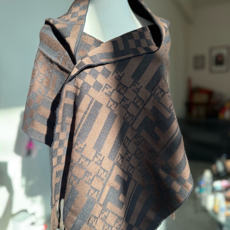 特價優惠🉐 🌸 【精品圍巾|Fendi FF 大格紋雙色長圍巾】-2