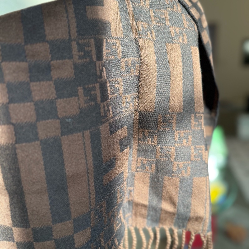 特價優惠🉐 🌸 【精品圍巾|Fendi FF 大格紋雙色長圍巾】-7