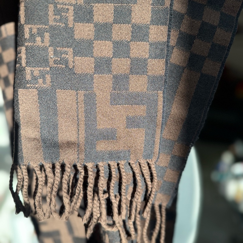特價優惠🉐 🌸 【精品圍巾|Fendi FF 大格紋雙色長圍巾】-9