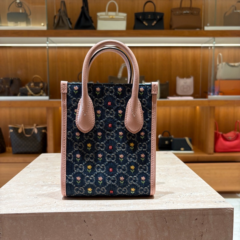 Gucci Fowler Monogram Matte 皮革壓紋腋下包-1