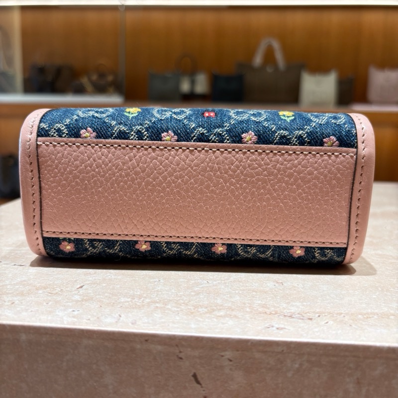 Gucci Fowler Monogram Matte 皮革壓紋腋下包-2