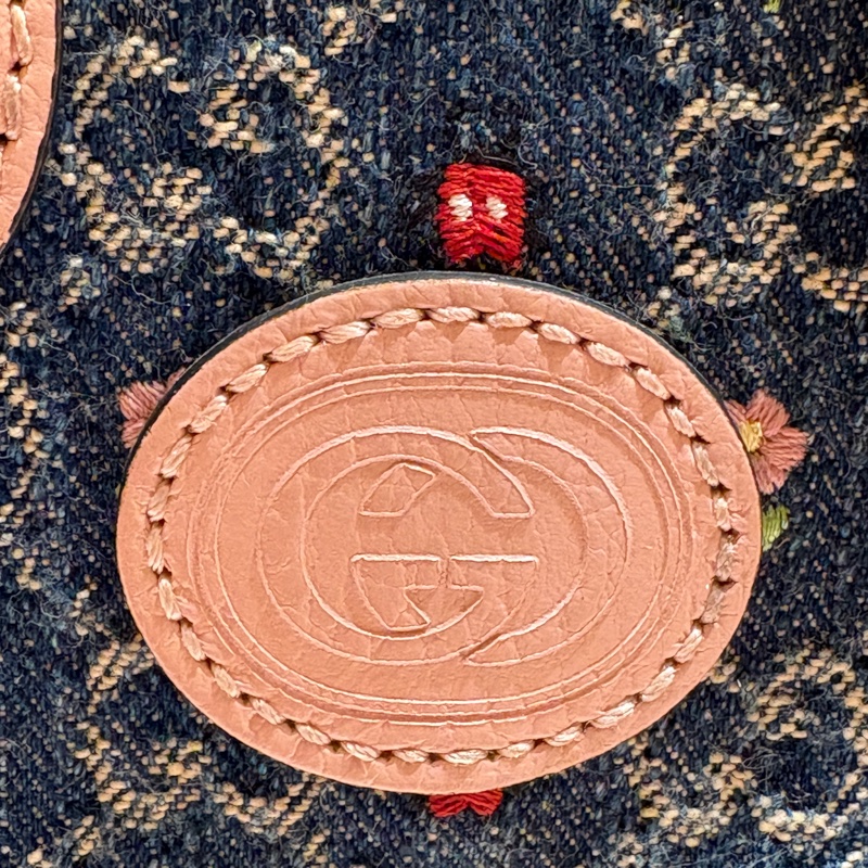 Gucci Fowler Monogram Matte 皮革壓紋腋下包-14