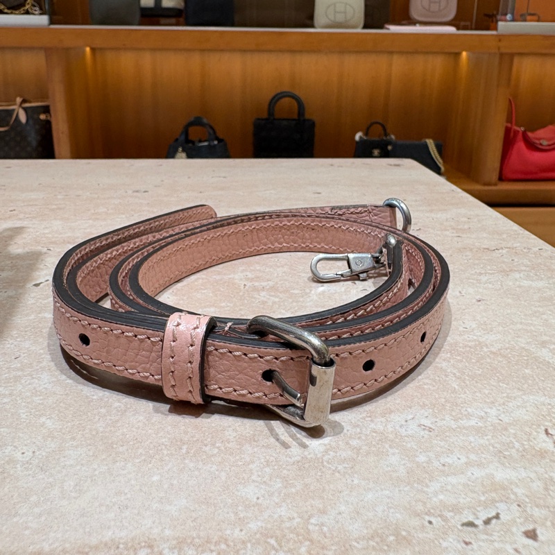 Gucci Fowler Monogram Matte 皮革壓紋腋下包-15