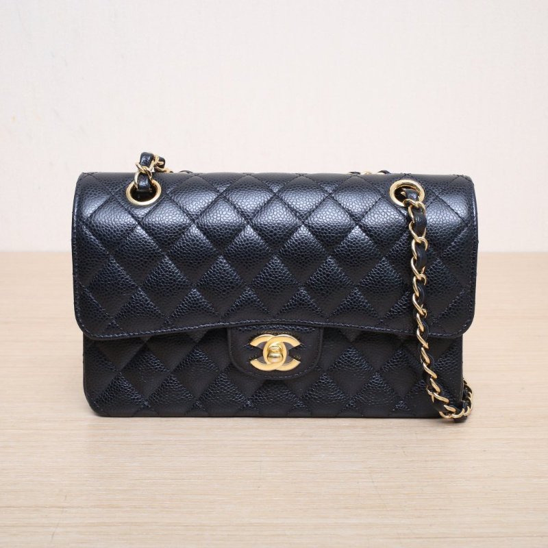 CHANEL CF口蓋包小號23黑色荔枝牛皮晶片開金扣菱格紋肩背包-1