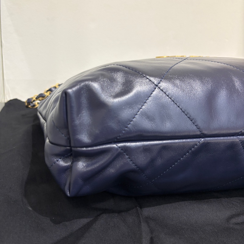 Chanel 22深藍牛皮金釦小號肩背包-4