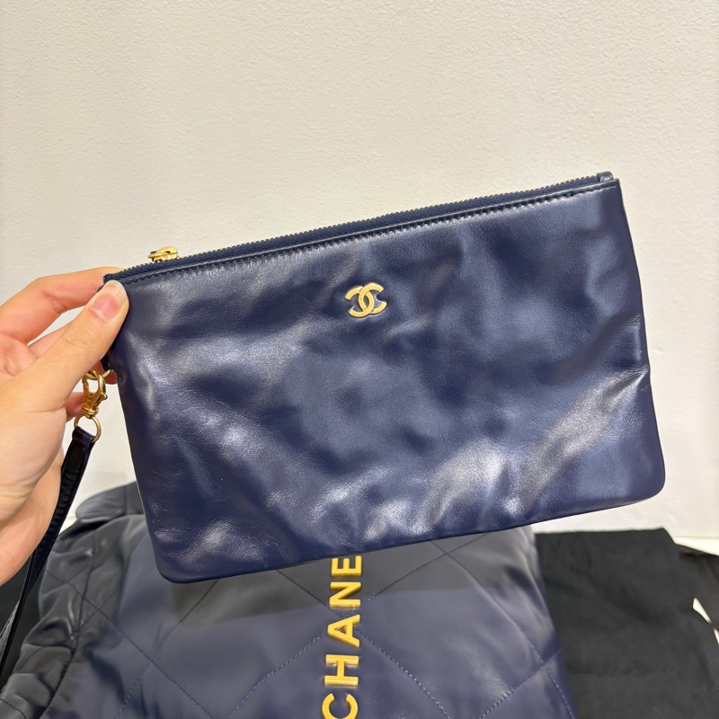 Chanel 22深藍牛皮金釦小號肩背包-9