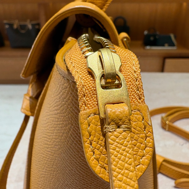 【經典不敗、優雅出行】CELINE NANO 鯰魚包|黃咖皮革|法式質感小號手提斜背包 20cm-12