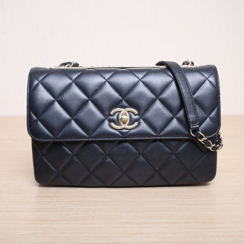 CHANEL TrendyCC口蓋包小號26黑色羊皮羊皮晶片開金扣肩背包-1
