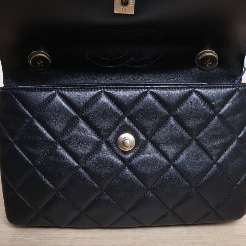 CHANEL TrendyCC口蓋包小號26黑色羊皮羊皮晶片開金扣肩背包-2