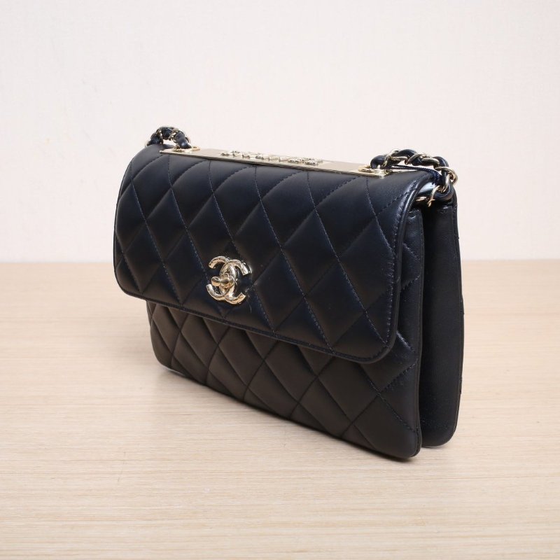 CHANEL TrendyCC口蓋包小號26黑色羊皮羊皮晶片開金扣肩背包-4