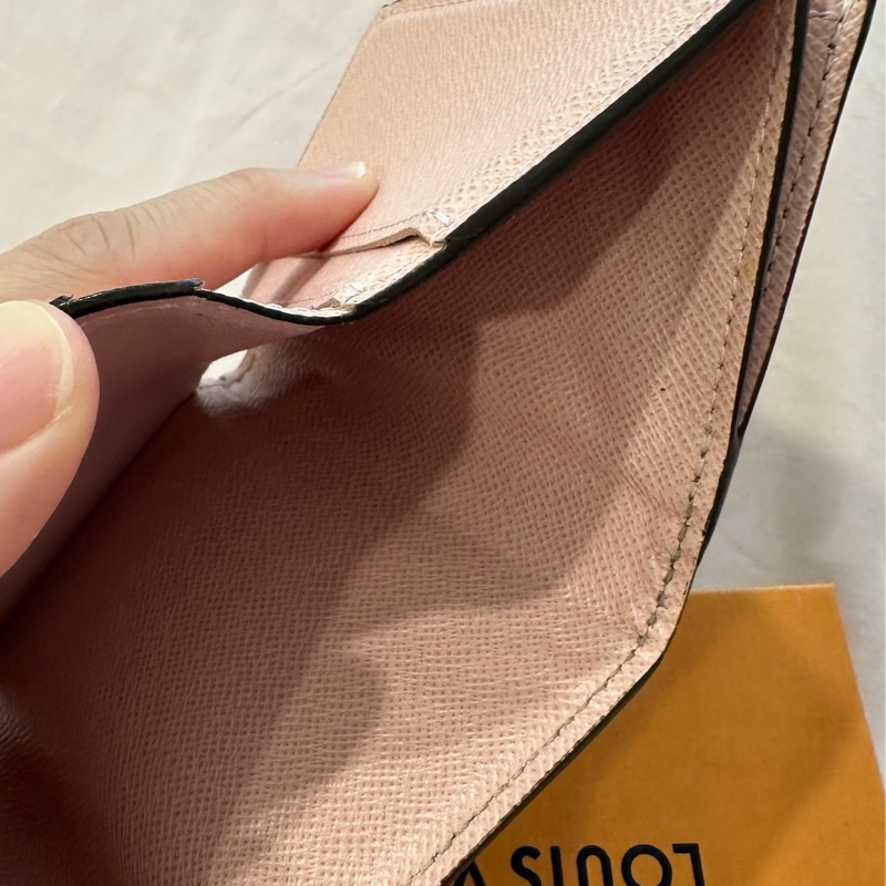 LV 三折短夾 粉 正常使用痕跡-31