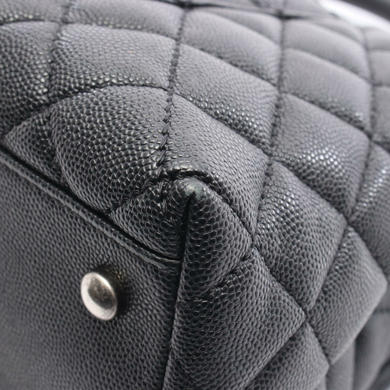 香奈兒 Coco 29 頂部手柄翻蓋絎縫手提包,粒面皮革,黑色,二手,帶五金配件-8