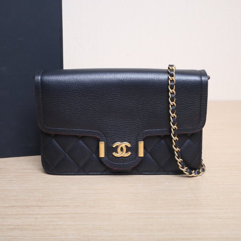 CHANEL 黑色荔枝牛皮25開金扣CF季節款woc口蓋包19肩背包-0