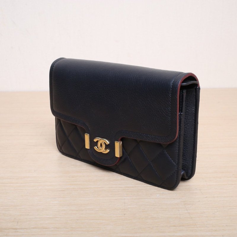 CHANEL 黑色荔枝牛皮25開金扣CF季節款woc口蓋包19肩背包-4