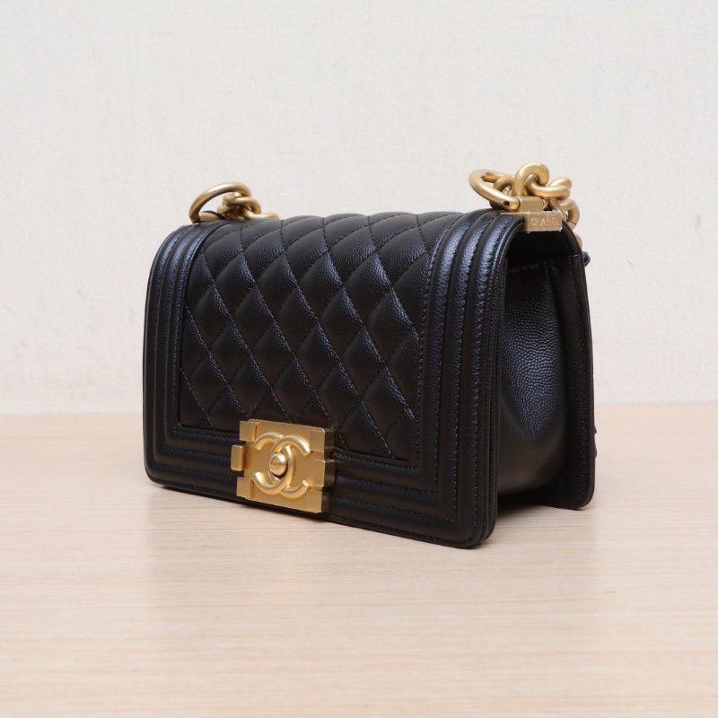 CHANEL Leboy小號20.5黑色荔枝牛皮晶片開金扣菱格紋肩背包-2