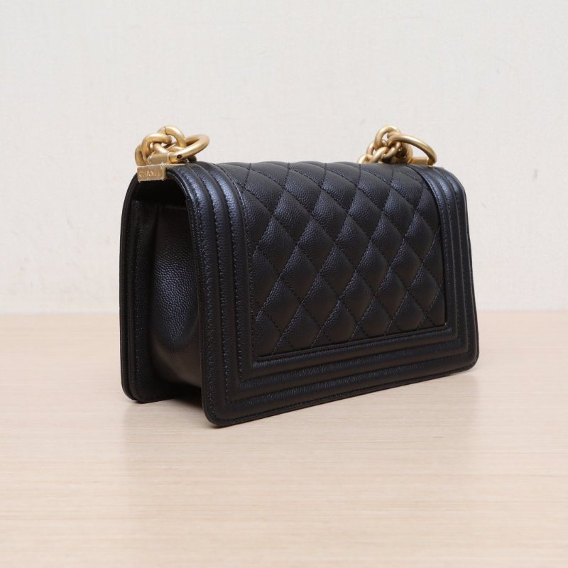 CHANEL Leboy小號20.5黑色荔枝牛皮晶片開金扣菱格紋肩背包-4