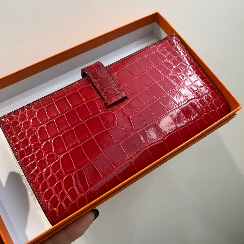 「JL精品代購」愛馬仕紅色金扣鱷魚皮bearn長夾-1