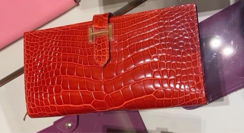 「JL精品代購」愛馬仕紅色金扣鱷魚皮bearn長夾-4