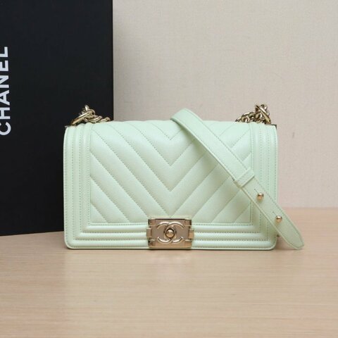 CHANEL Leboy中號25綠色荔枝牛皮晶片開淺金扣V紋肩背包